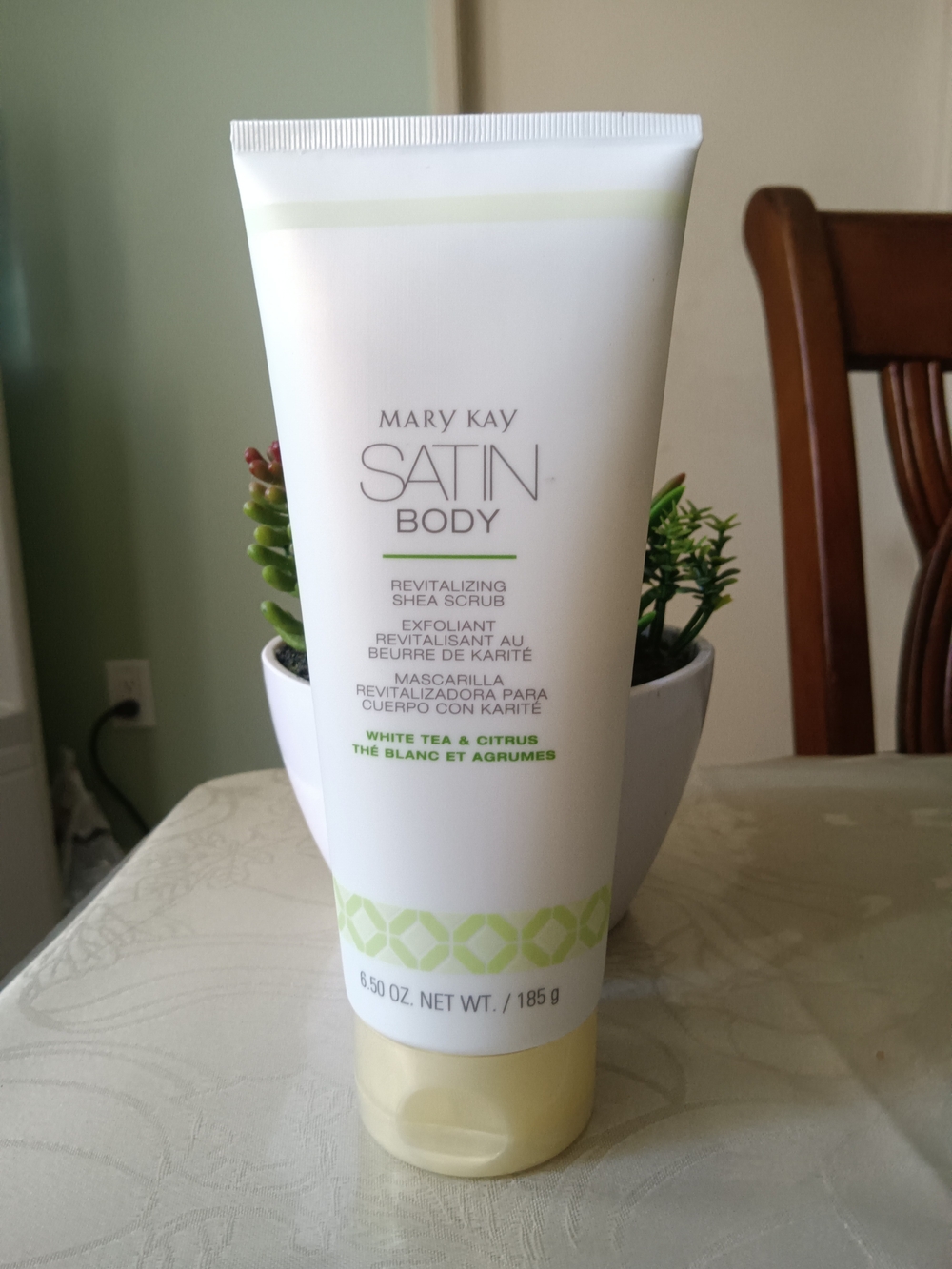Mary Kay Satin Body Revitalizing Shea Scrub - White Tea & Citrus (White/Green)